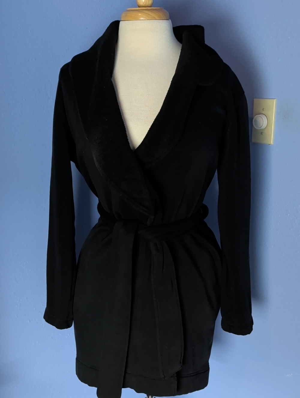 Ugg Brand Black Women's Plush Robe with Belt